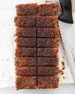 Cinnamon shortbread cut into sixteen evenly sized bars.